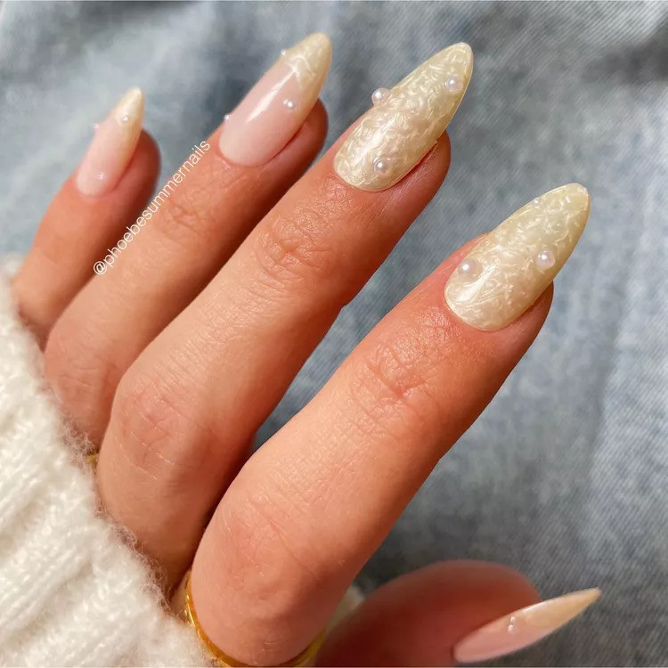 Instagram/ @phoebesummernails