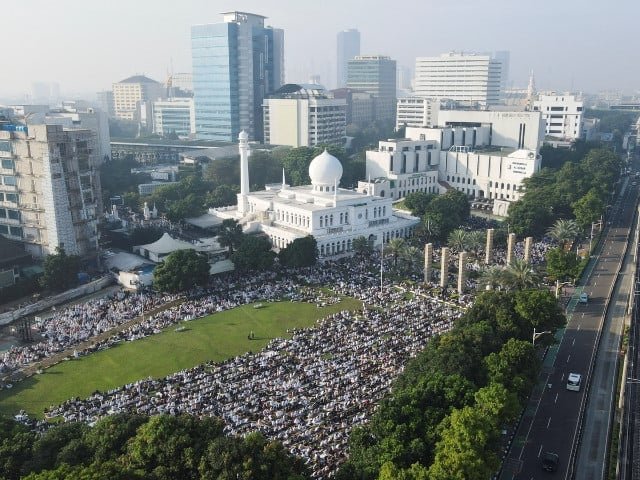 A drone view shows Muslims offering mass prayers during Eidul Azha at the Great Mosque of Al Azhar in Jakarta, Indonesia, on May 27, 2026. PHOTO: REUTERS