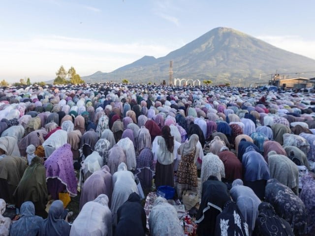 Indonesian Muslim women offer Eidul Azha mass prayers on a field, with Mount Sindoro in the background, in Butuh village, Wonosobo, Central Java province, Indonesia, on May 27, 2026. PHOTO: REUTERS
