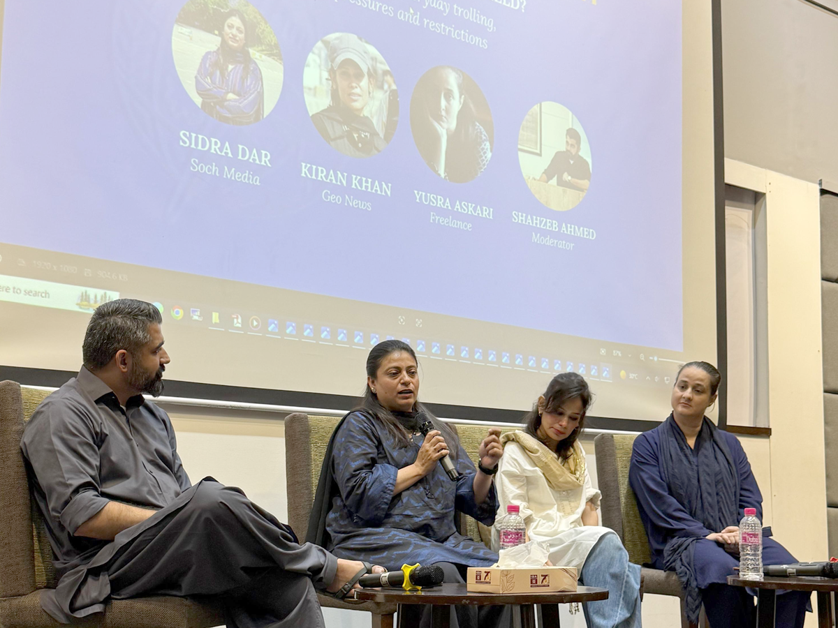 Women reporters Sidra Dar, Kiran Khan and Yusra Askari speak during the panel “Reporting from the field? Navigating everyday trolling, pressures and restrictions”, moderated by Shahzeb Ahmed. Photo: CEJ-IBA